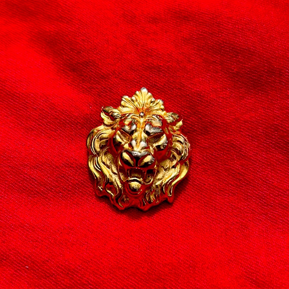 Vintage roaring head gold tone brooch pin